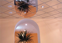 Чем увлекателен зеркальный потолок?