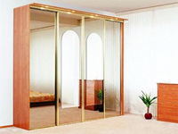 Достоинства шкафа-куче перед вторыми обликами корпусной мебели