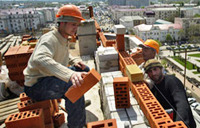 Мастера строители в собственный проф праздничек хотят друг дружке выжить