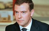 Медведев подписал закон, снижающий нагрузку на регионы при капремонте жилища