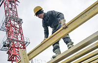 Власти Москвы берут под контроль своевременность выплаты зарплат строителям в городке