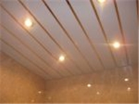 Установка реечного потолка