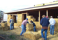 Дом построенный из травы - экологично и экономично!