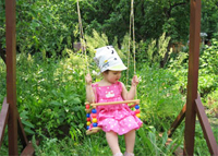 Качели, лабиринт и вторые ребяческие приспособления в саду