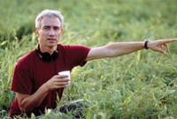 Режиссер Роланд Эммерих приоткрыл дверь близкого жилья