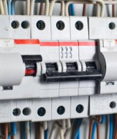 как верно предпочитать проф электрика